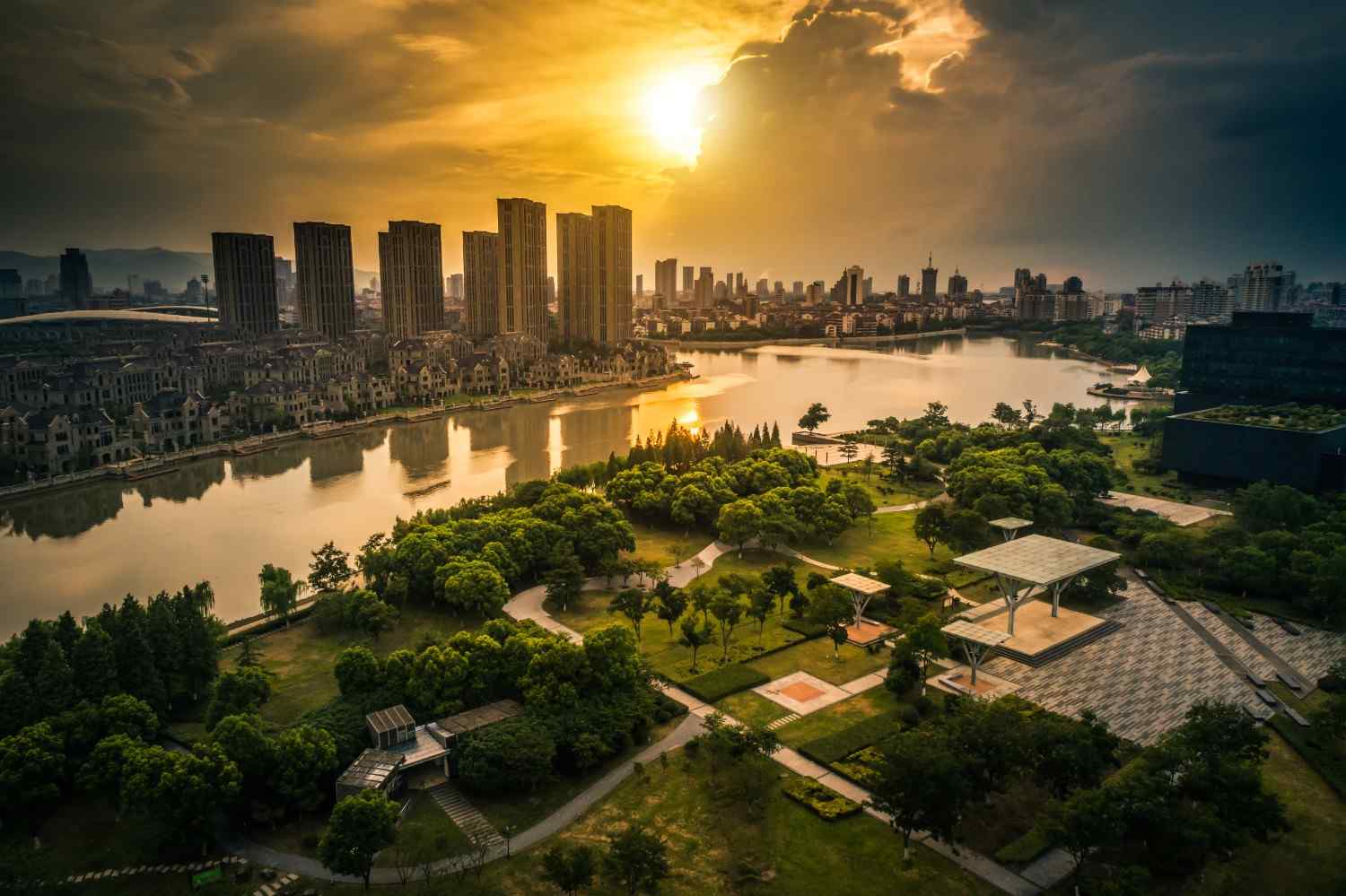 Prestigious Villa Plot Sale with Growth Potential